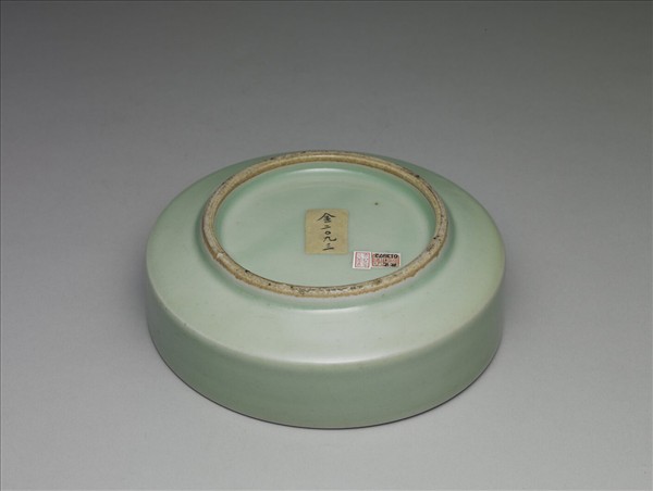 青瓷折枝花卉紋圓洗