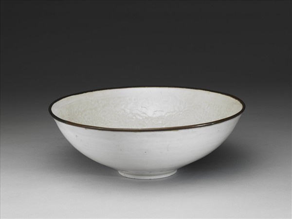 景德鎮窯 白瓷印花花卉紋碗