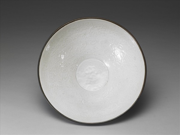 景德鎮窯 白瓷印花花卉紋碗