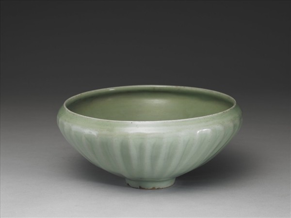 龍泉窯 青瓷蓮瓣紋碗