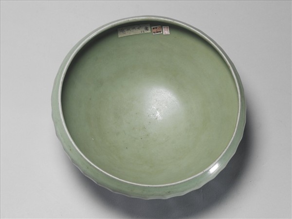 龍泉窯 青瓷蓮瓣紋碗