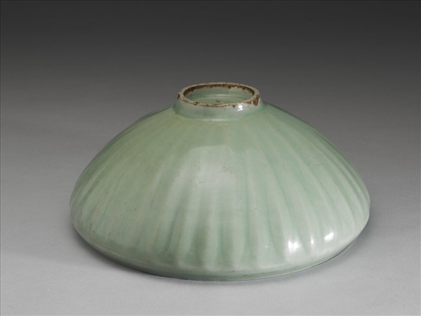 龍泉窯 青瓷蓮瓣紋碗