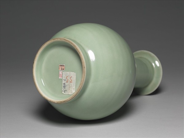 仿龍泉釉盤口瓶