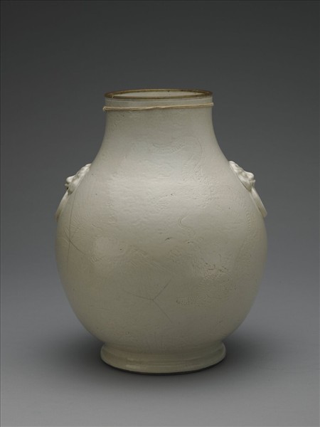 白瓷龍鳳紋獸面銜環壺