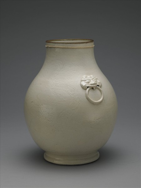 白瓷龍鳳紋獸面銜環壺