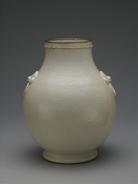 白瓷龍鳳紋獸面銜環壺