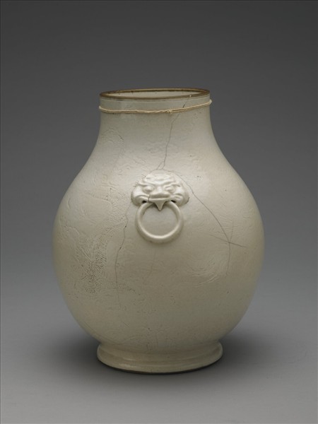 白瓷龍鳳紋獸面銜環壺