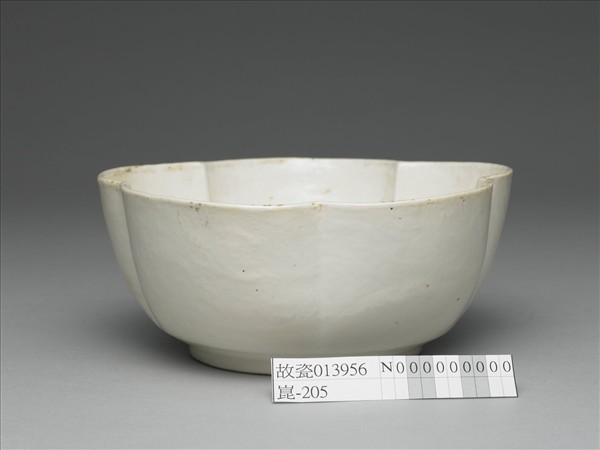 定窯 白瓷梅花式碗