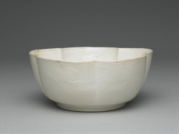 定窯 白瓷梅花式碗