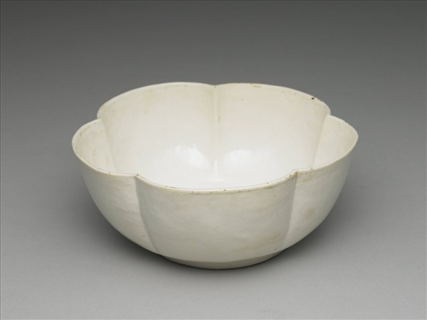 定窯 白瓷梅花式碗