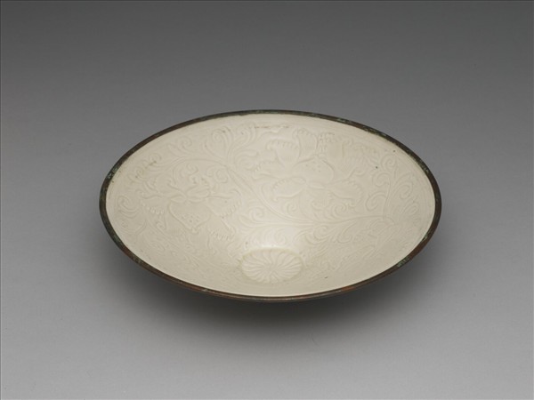 定窯 白瓷劃花石榴花紋碗