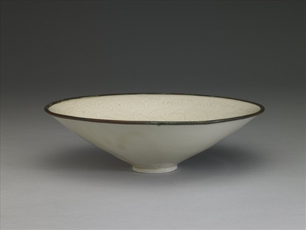 定窯 白瓷劃花石榴花紋碗