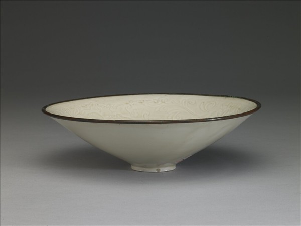 定窯 白瓷劃花石榴花紋碗