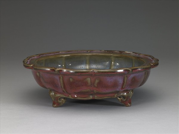 鈞窯 葡萄紫釉蓮花式盆托