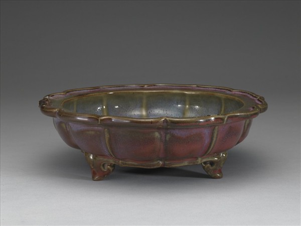 鈞窯 葡萄紫釉蓮花式盆托