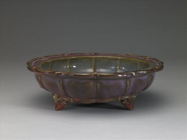 鈞窯 葡萄紫釉蓮花式盆托