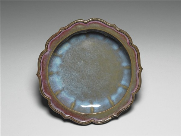 鈞窯 葡萄紫釉蓮花式盆托