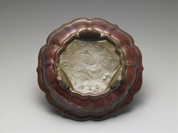 鈞窯 葡萄紫釉蓮花式盆托