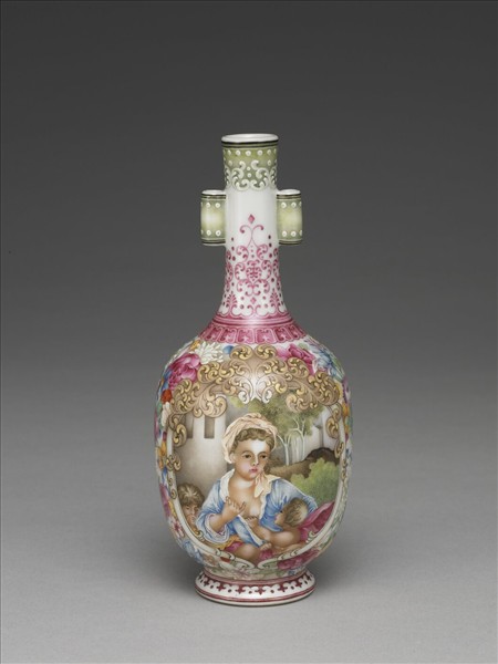 琺瑯彩錦地開光西洋人物圖貫耳瓶