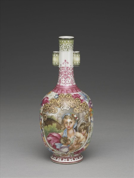 琺瑯彩錦地開光西洋人物圖貫耳瓶