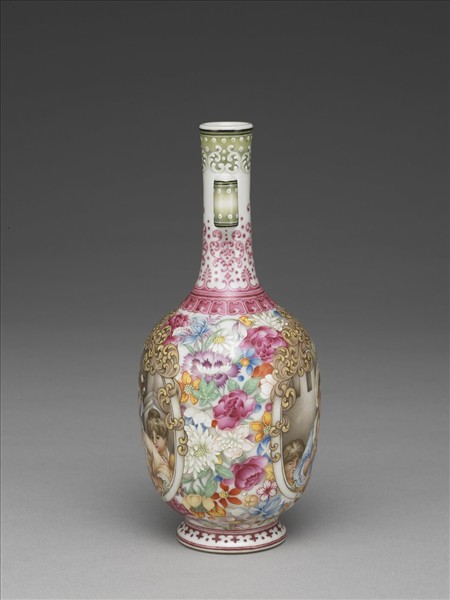 琺瑯彩錦地開光西洋人物圖貫耳瓶