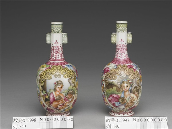 琺瑯彩錦地開光西洋人物圖貫耳瓶