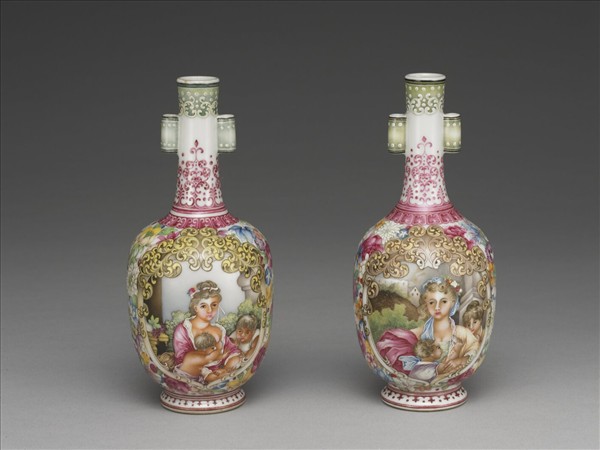 琺瑯彩錦地開光西洋人物圖貫耳瓶