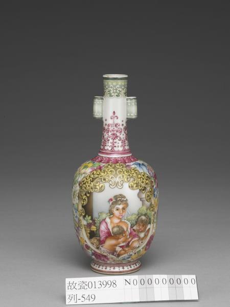 琺瑯彩錦地開光西洋人物圖貫耳瓶