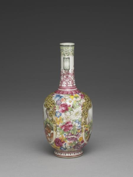 琺瑯彩錦地開光西洋人物圖貫耳瓶