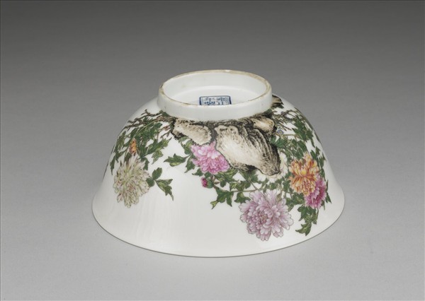 琺瑯彩五色牡丹圖碗