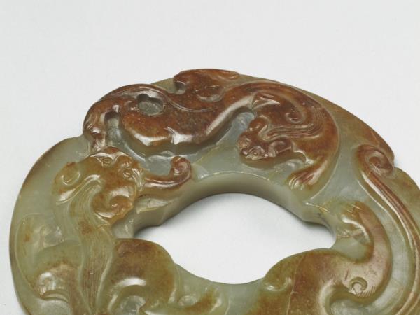 雙螭紋海棠式玉環