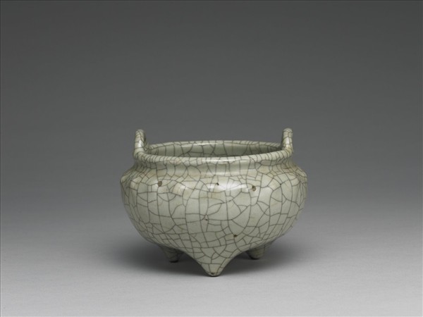 仿官釉乳丁紋三足爐