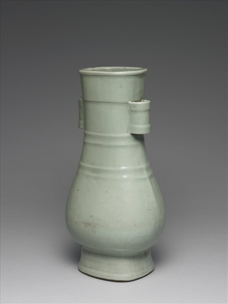 龍泉窯 青瓷弦紋貫耳壺