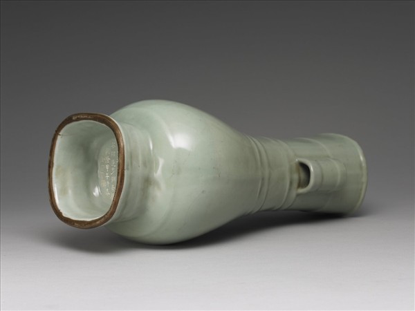 龍泉窯 青瓷弦紋貫耳壺