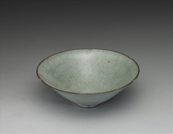 官窯 青瓷葵口茶盞