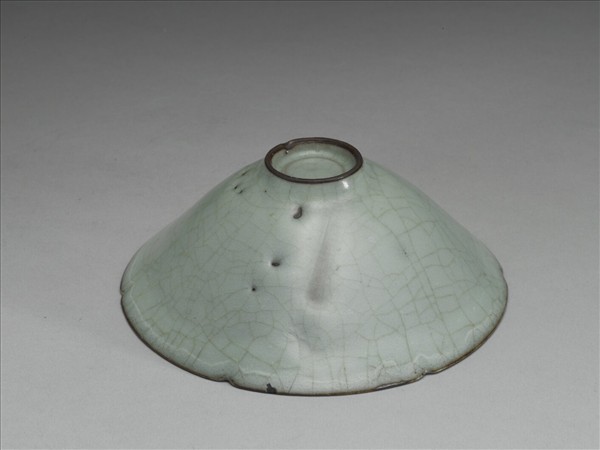 官窯 青瓷葵口茶盞