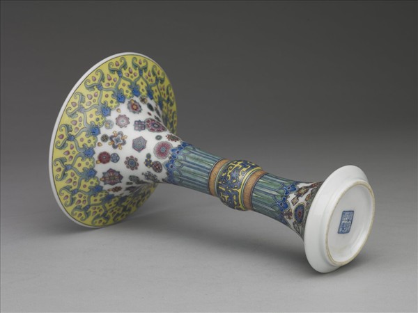 琺瑯彩蕉葉繡球花紋觚