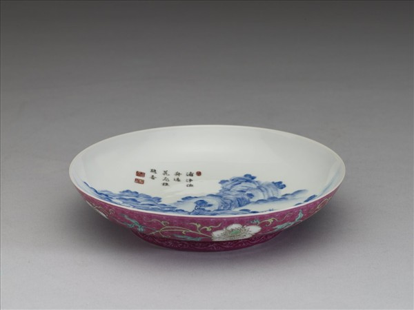 琺瑯彩紅錦地剔花青山水盤