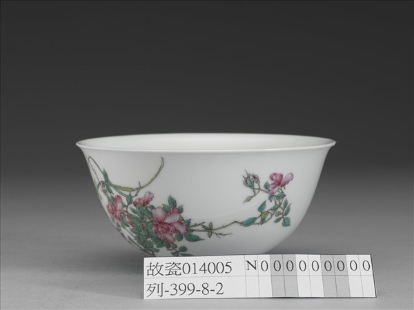 琺瑯彩月季蘭花紋碗