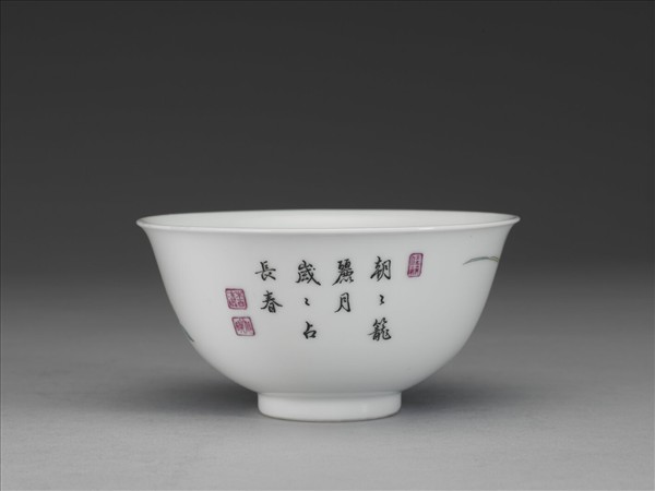 琺瑯彩月季蘭花紋碗