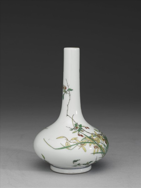 琺瑯彩花卉紋瓶