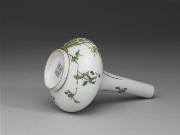 琺瑯彩花卉紋瓶