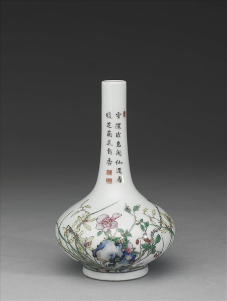 琺瑯彩花卉紋瓶