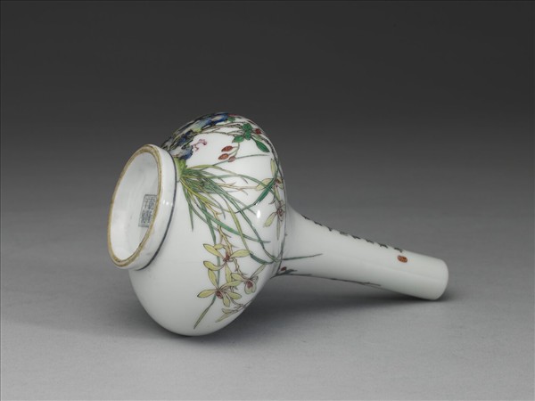 琺瑯彩花卉紋瓶