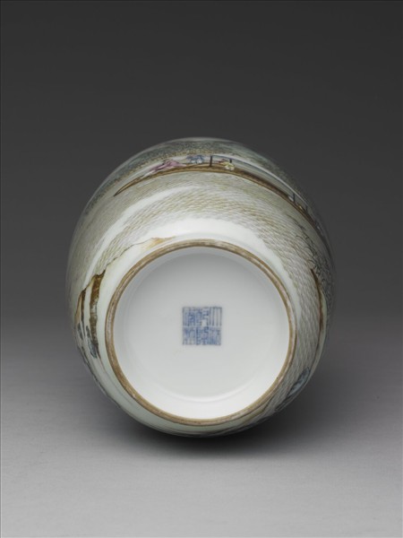 洋彩泛舟煮茶圖瓶