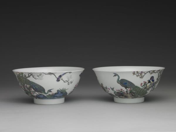 琺瑯彩孔雀圖碗