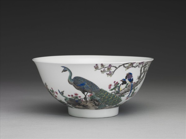 琺瑯彩孔雀圖碗