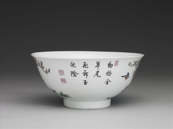 琺瑯彩孔雀圖碗