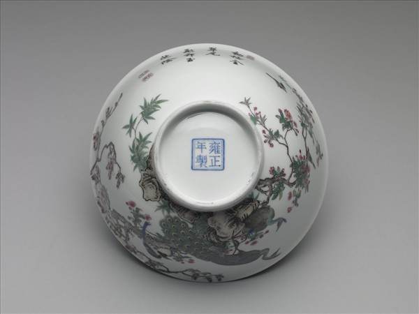 琺瑯彩孔雀圖碗