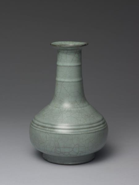 青瓷盤口弦紋壺